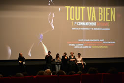 Clarisse Garban, assistante réalisatrice, Maïa Berling, élève clown, Pablo Rosenblatt, réalisateur, Susan Redmond, élève clown et Émilie Desjardins, réalisatrice©DR
