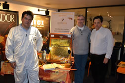 Charles Olivier Oudin , responsable apiculture urbaine Samuel Boucher, vétérinaire et apiculteur et Ronan de Kervénoaël de la société Apiterra©DR