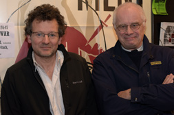 Laurent Bécue-Renard, réalisateur et Philippe Mathécowitsch, médecin chef de la base de défense
des pays de Loire
©DR